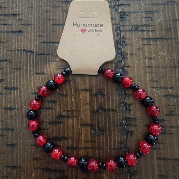 Red and Black Beaded Bracelet And Earring Set - Picture 6 of 11